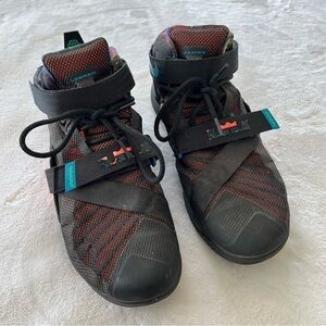 NIKE Lebron Zoom Soldier 9 Sneakers